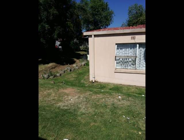 2 BEDROOM PROPERTY TO RENT IN BLOUBOSRAND
